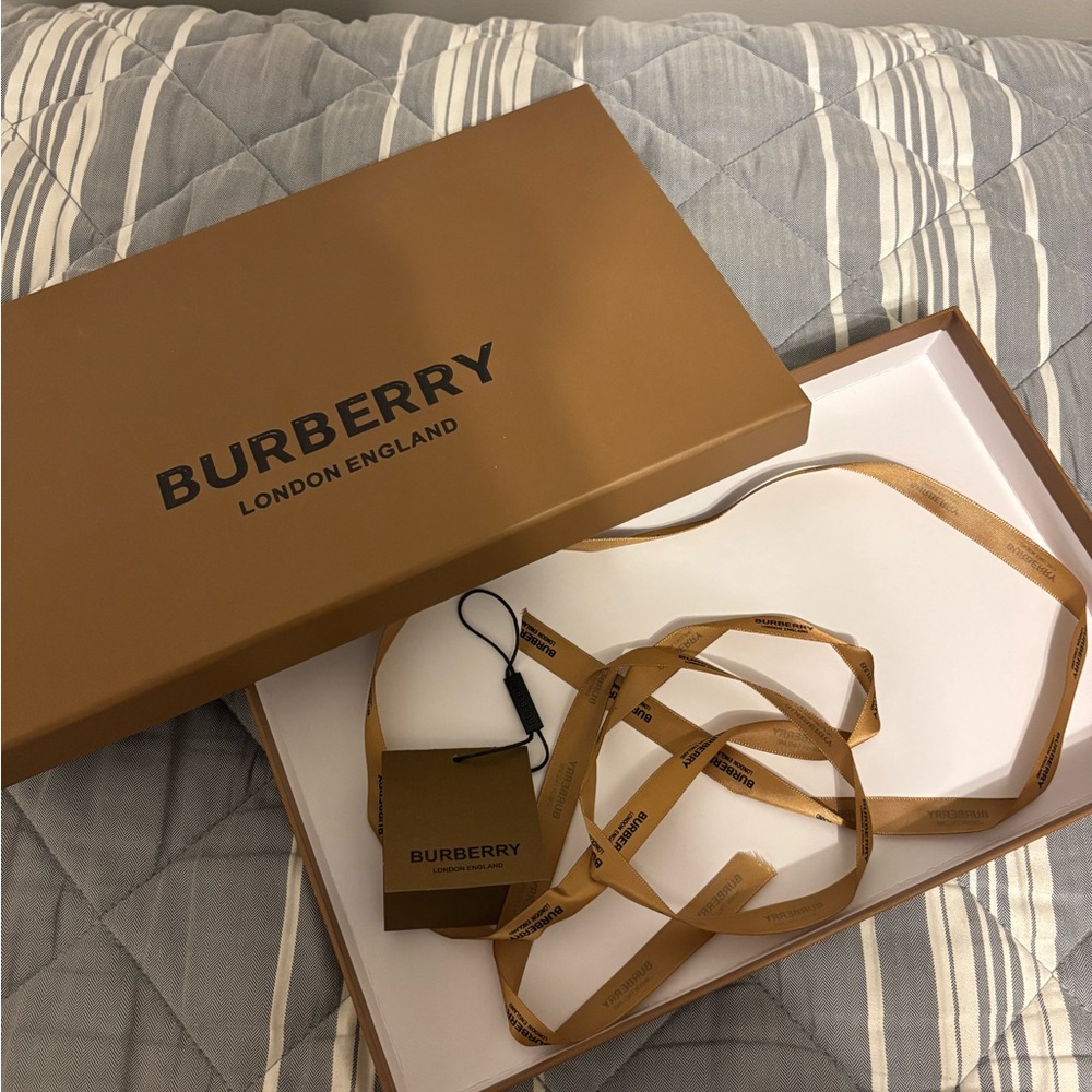 used burberry cashmere checkered scarf - Picture 2 of 4